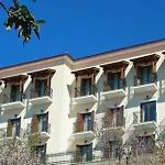 Apollonia 4*