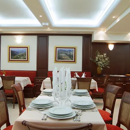 Hotell Apollonia 4*
