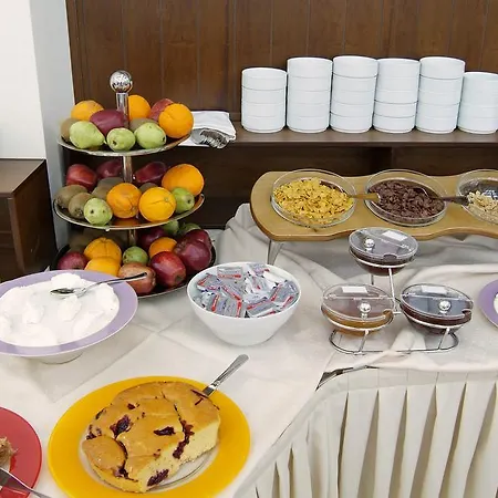 Apollonia Hotel 4*