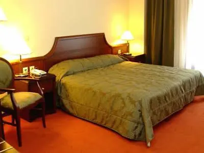 Apollonia Hotell 4*